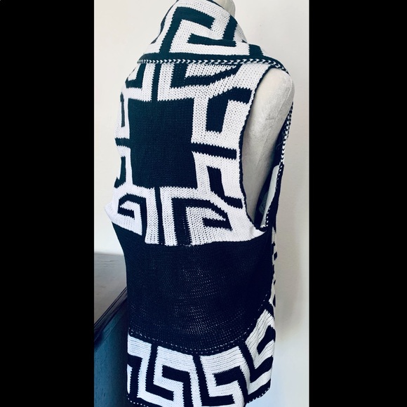 Sleeveless Cardigan - Picture 2 of 2